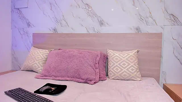 sofiagomez   online show from 12/05/25, 07:01