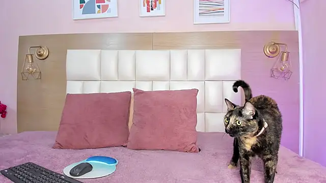 sofiagomez   online show from 10/08/25, 07:25