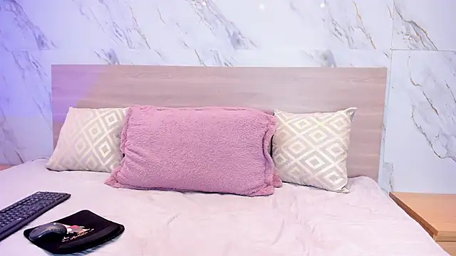 sofiagomez   online show from 12/19/25, 06:54