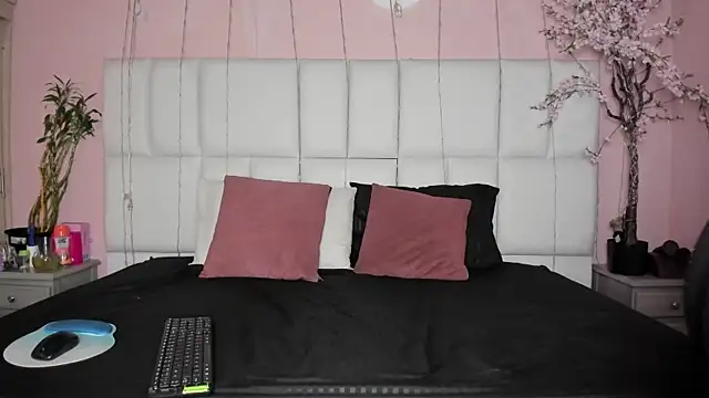 sofiagomez   online show from 09/12/25, 07:13