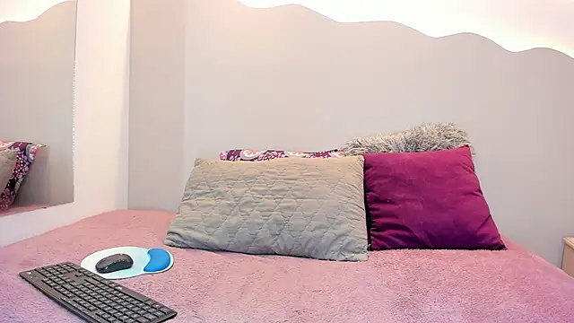 sofiagomez   online show from 10/20/25, 07:14