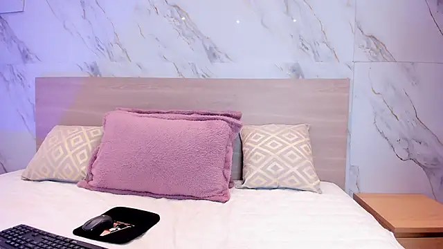 sofiagomez   online show from 11/23/25, 07:13