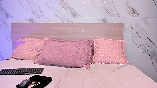 sofiagomez   online show from 11/17/25, 07:29