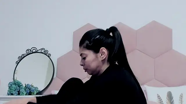 LadyLiia online show from 02/05/25, 04:59