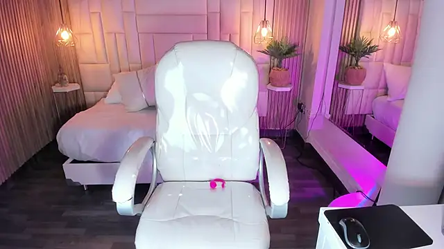 Snapshot of DulceGreem chatting on 10/20/25, 11:55 DulceGreem online show from 10/20/25, 11:55