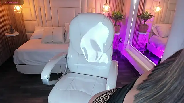 Snapshot of DulceGreem chatting on 09/24/25, 11:39 DulceGreem online show from 09/24/25, 11:39