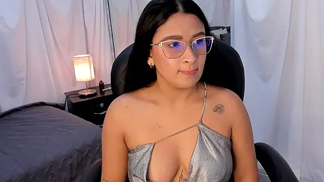 Snapshot of emma_morrison chatting on 10/18/25, 02:57 emma morrison online show from 10/18/25, 02:57