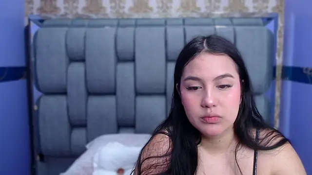 ValentinaMillers  online show from 09/17/25, 11:23