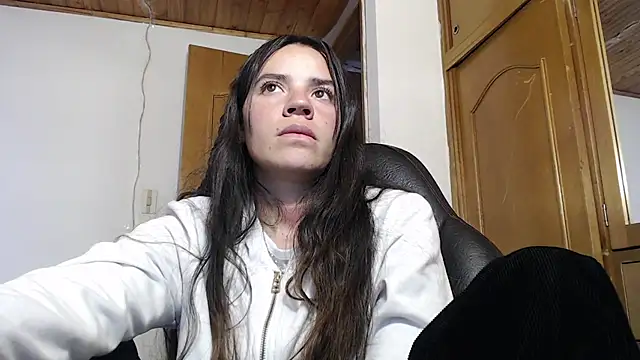 Snapshot of Skylar_Serenity chatting on 10/03/25, 08:32 Skylar Serenity online show from 10/03/25, 08:32