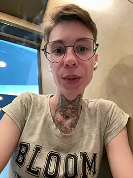 HoneySquirrel online show from 05/04/26, 05:49