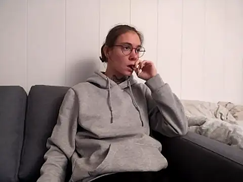 HoneySquirrel online show from 10/28/25, 04:06