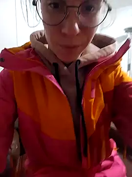 HoneySquirrel online show from 12/05/25, 04:05