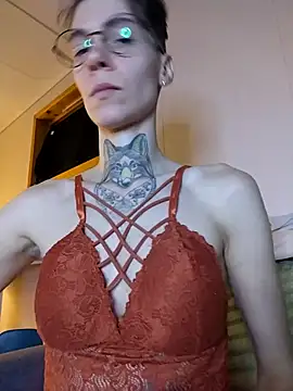 HoneySquirrel online show from 04/05/26, 08:48