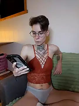 HoneySquirrel online show from 04/03/26, 06:25