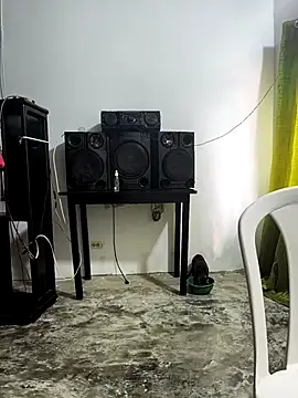 giannis090 online show from 10/17/25, 07:26