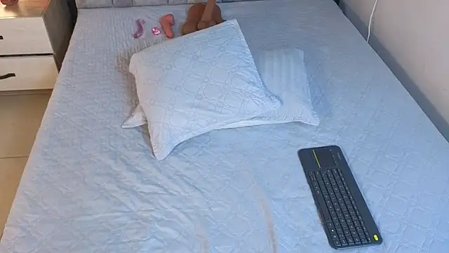 emmi collinss online show from 11/10/25, 08:03