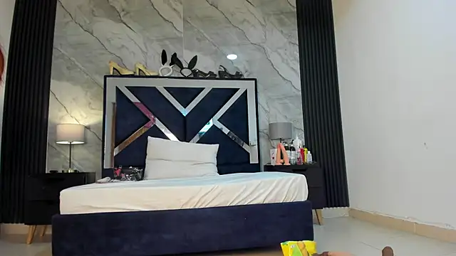 VanessaHard as online show from 11/30/25, 08:09