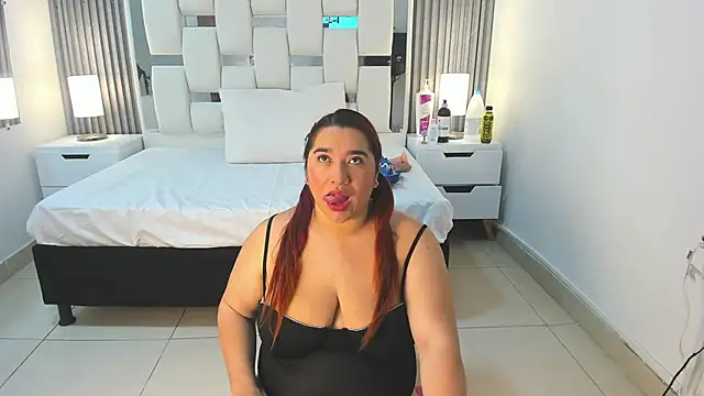 VanessaHard as online show from 10/18/25, 08:11