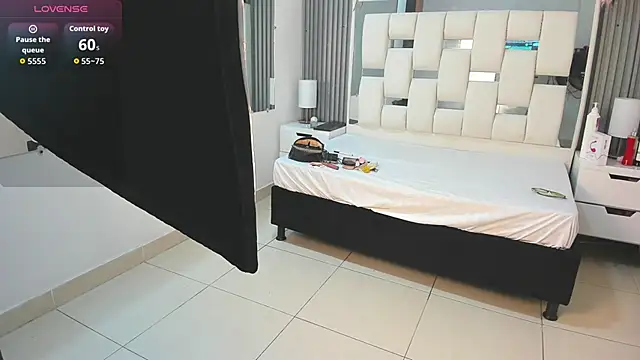 VanessaHard as online show from 11/18/25, 07:28