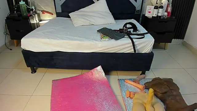 VanessaHard as online show from 11/28/25, 08:20