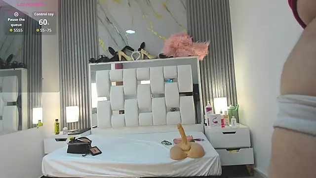 VanessaHard as online show from 11/13/25, 07:40