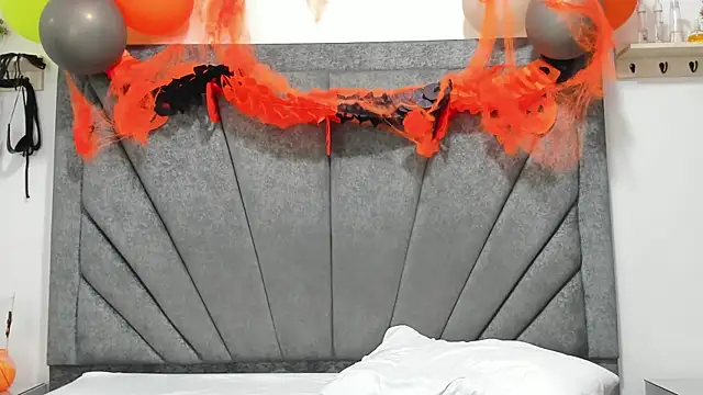 ZafiroAndFlynn online show from 10/26/25, 08:42