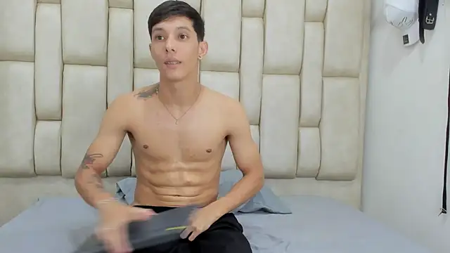 Snapshot of ZafiroAndFlynn chatting on 01/07/26, 02:49 ZafiroAndFlynn online show from 01/07/26, 02:49