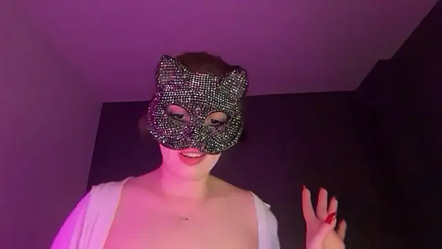 Lunahadidd online show from 04/24/26, 06:10