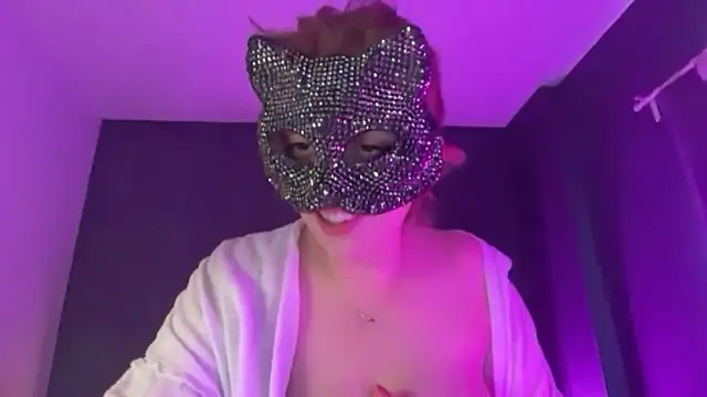 Lunahadidd online show from 04/12/26, 11:13