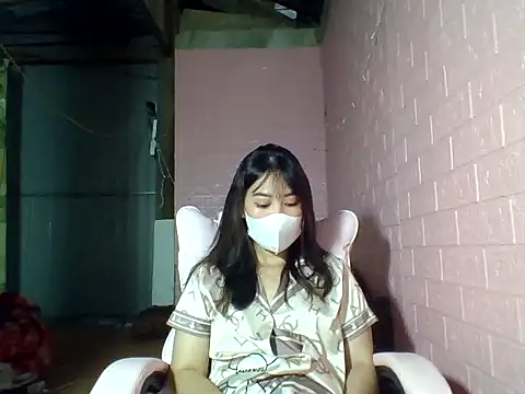 Snapshot of Seri202 chatting on 09/29/25, 10:11 Seri202 online show from 09/29/25, 10:11