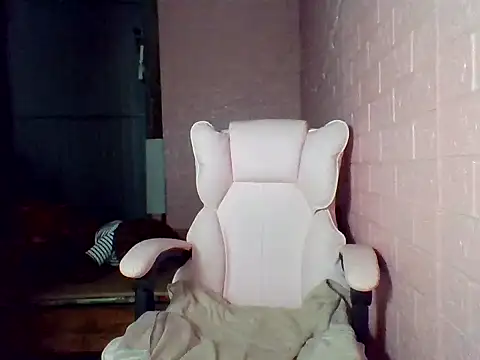 Snapshot of Seri202 chatting on 10/24/25, 02:32 Seri202 online show from 10/24/25, 02:32