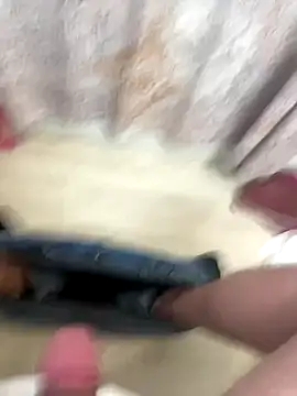 Snapshot of KingRonni chatting on 10/12/25, 08:43 KingRonni online show from 10/12/25, 08:43