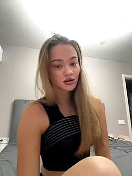 SkylarVoxx online show from 11/23/25, 01:32