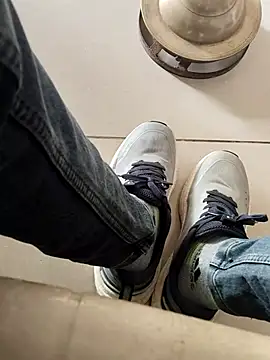 INTERNATIONAL0001 online show from 12/18/25, 08:52