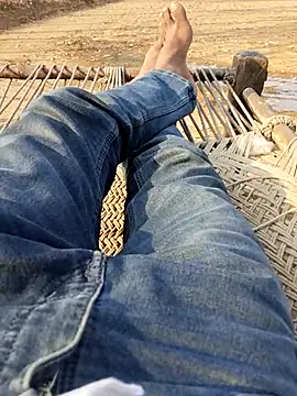 INTERNATIONAL0001 online show from 10/22/25, 10:04