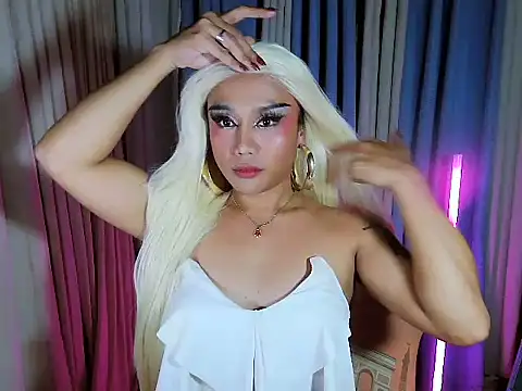 Snapshot of YourNikkieXxx chatting on 07/17/26, 05:43 YourNikkieXxx online show from 07/17/26, 05:43