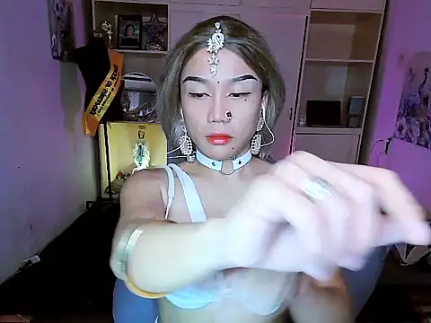 YourNikkieXxx online show from 10/19/25, 09:45