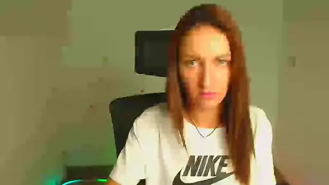 Snapshot of Aurora_Loveu chatting on 09/14/25, 01:33 Aurora Loveu online show from 09/14/25, 01:33