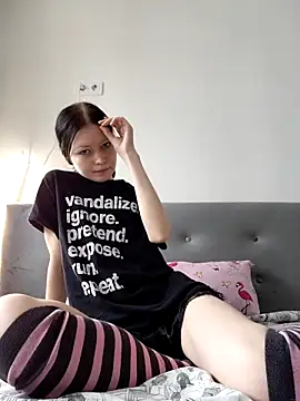 DragonFoxie online show from 10/19/25, 10:51