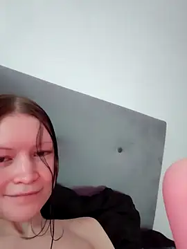 DragonFoxie online show from 11/30/25, 08:26