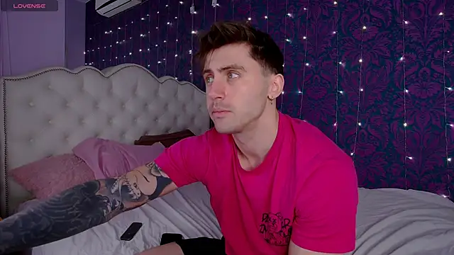 Oscar Miller  online show from 11/21/25, 09:03