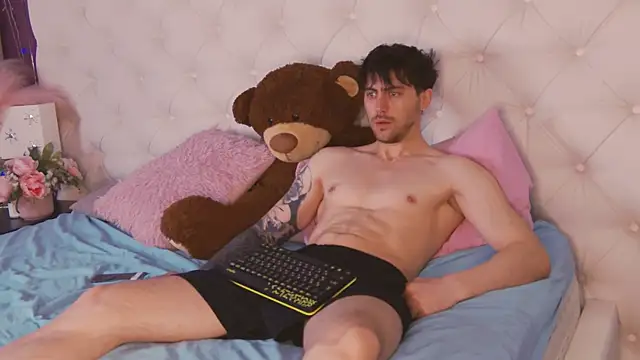 Snapshot of Oscar_Miller_ chatting on 03/26/26, 05:17 Oscar Miller online show from 03/26/26, 05:17