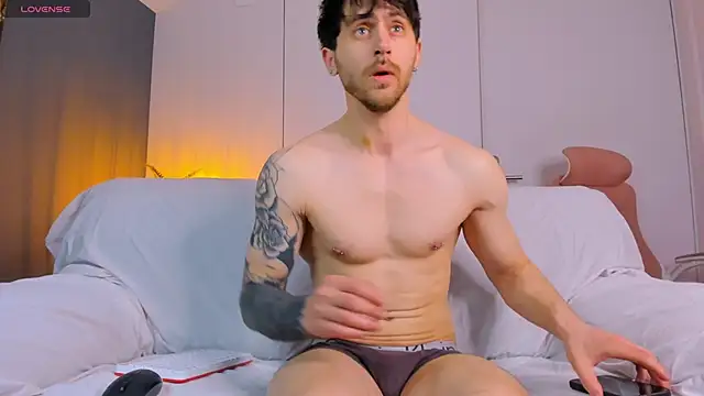 Snapshot of Oscar_Miller_ chatting on 04/03/26, 07:26 Oscar Miller online show from 04/03/26, 07:26