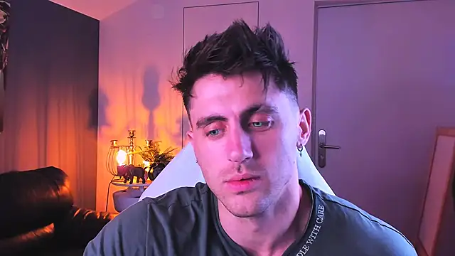 Oscar Miller  online show from 10/03/25, 09:16