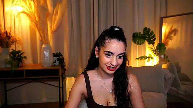 Snapshot of miilky_wayy chatting on 10/16/25, 04:37 miilky wayy online show from 10/16/25, 04:37