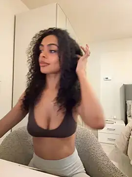 yasmingarcia online show from 12/05/25, 02:04