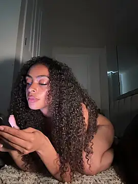 Snapshot of yasmingarcia chatting on 07/02/26, 10:10 yasmingarcia online show from 07/02/26, 10:10
