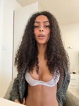 yasmingarcia online show from 10/29/25, 11:09