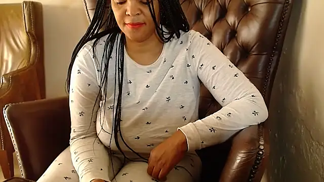 CandyCurvyyxx online show from 10/25/25, 04:33