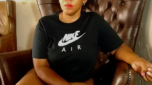 CandyCurvyyxx online show from 11/05/25, 09:56